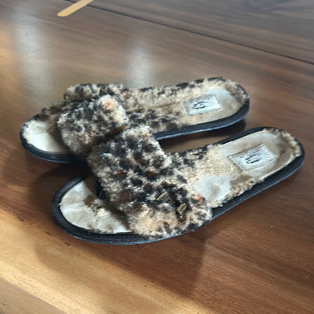 Women’s UGG Leopard Print Fuzzy Slipper Sandals